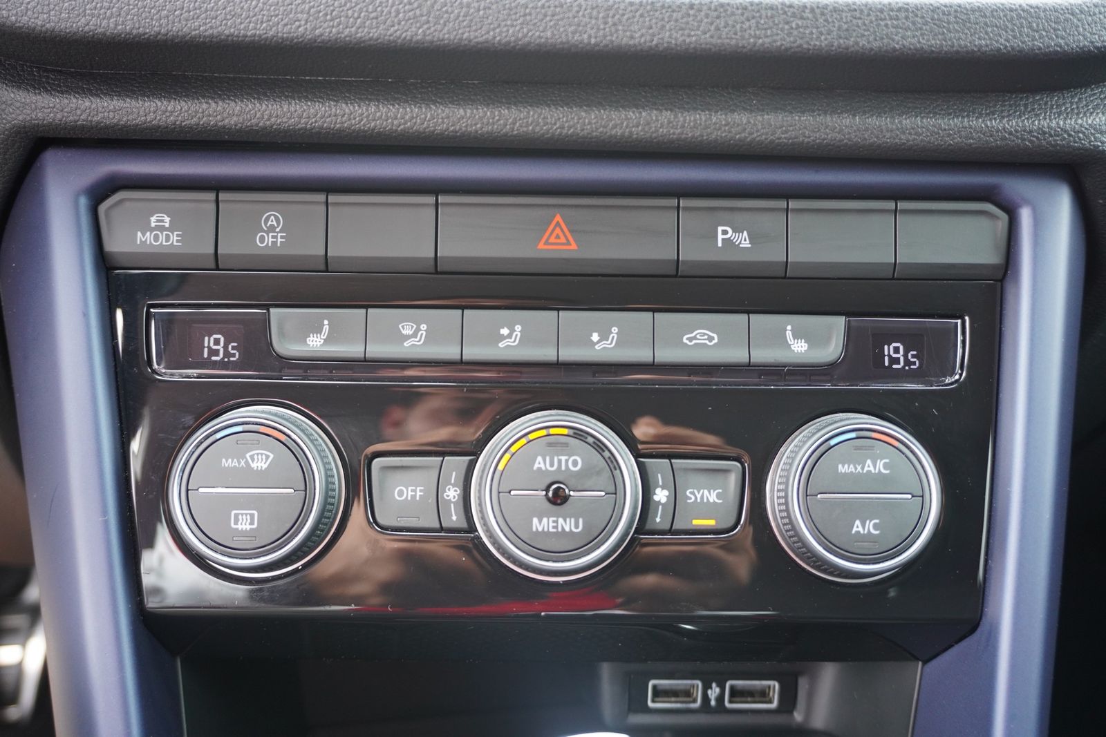Volkswagen T-Roc 1.5 16V TSI United - Samsaru's Car Outlet