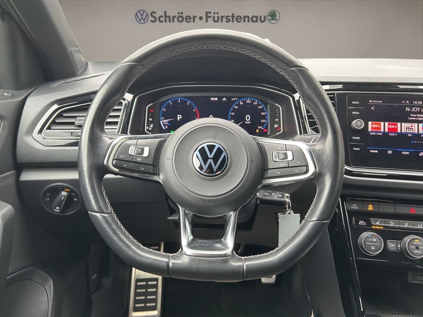 Volkswagen T-Roc Sport 1.5 TSI DSG - Samsaru's Car Outlet