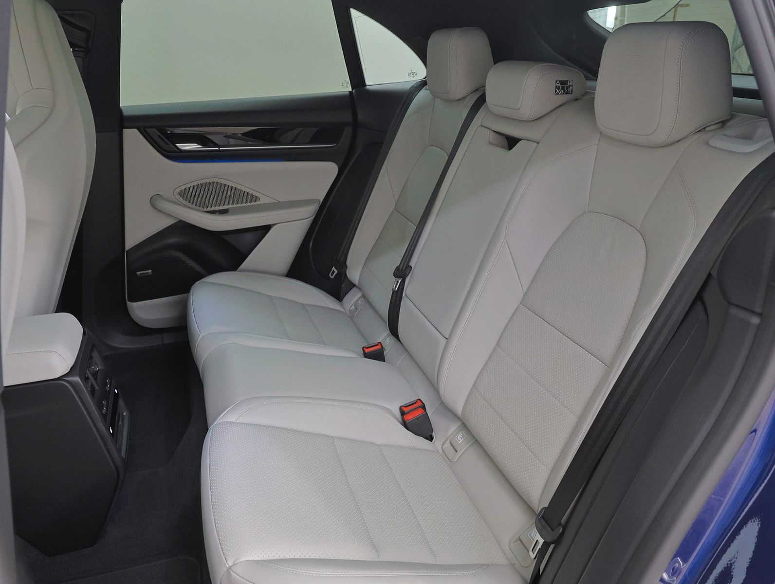 Porsche Macan Electric 4