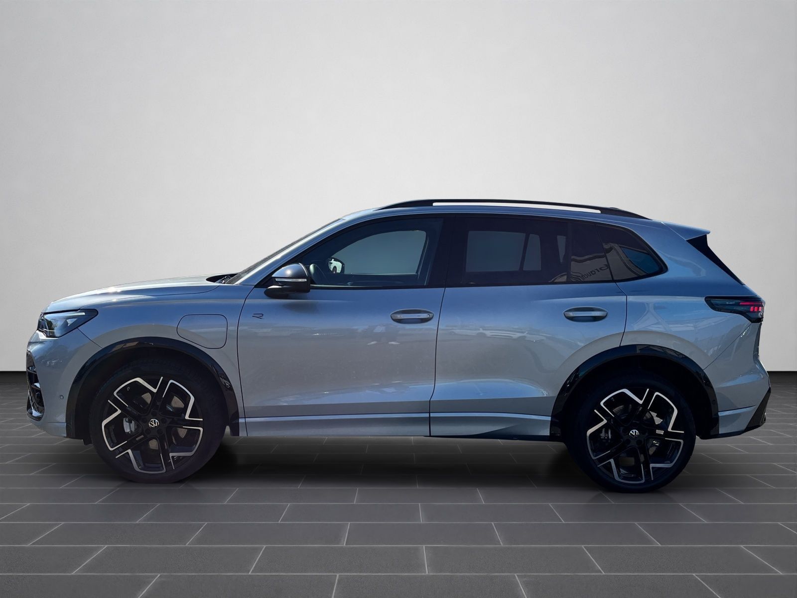 Volkswagen Tiguan 1.5 eHybrid DSG R-Line AHK+Pano+HuD+Leder