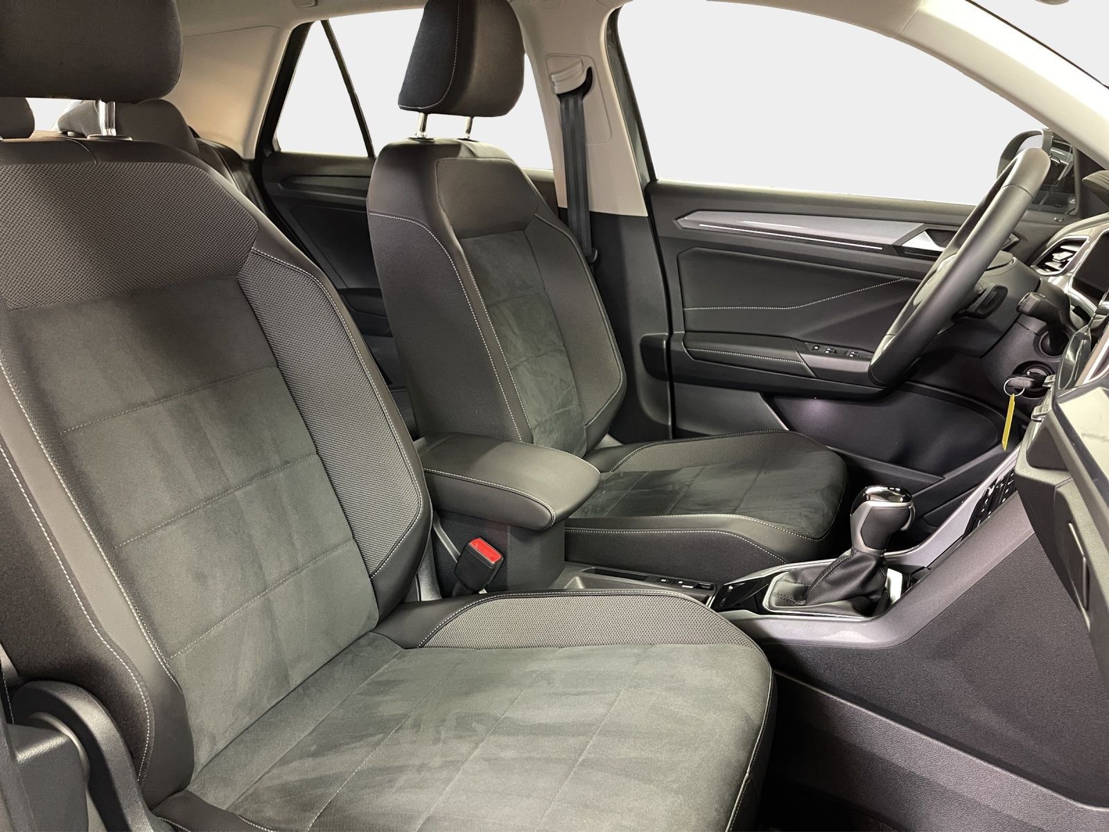 Volkswagen T-Roc 1.5 TSI Style - Samsaru's Car Outlet
