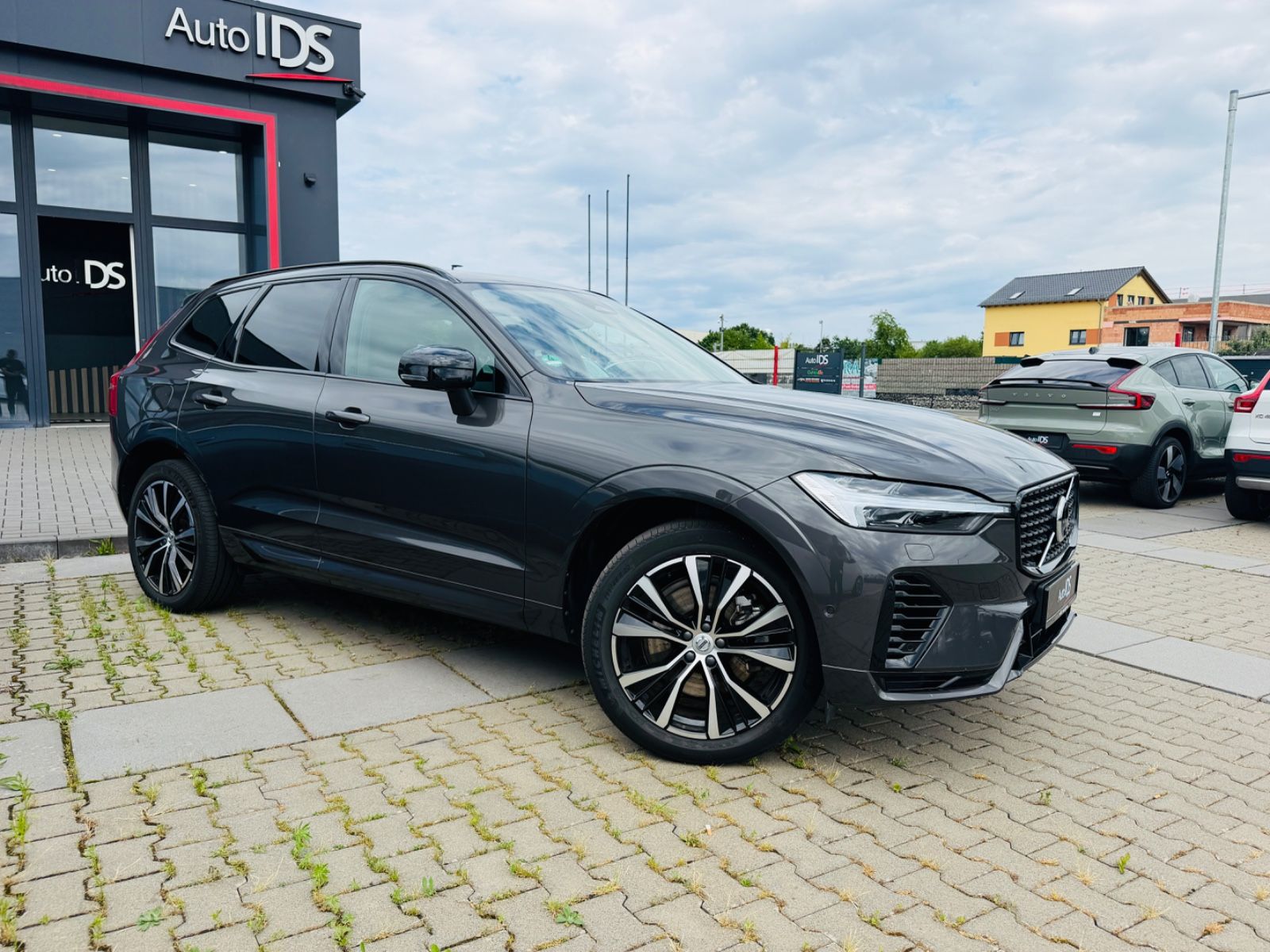 Volvo XC60 T8 Ultimate Dark Recharge HEICO V-Max offen