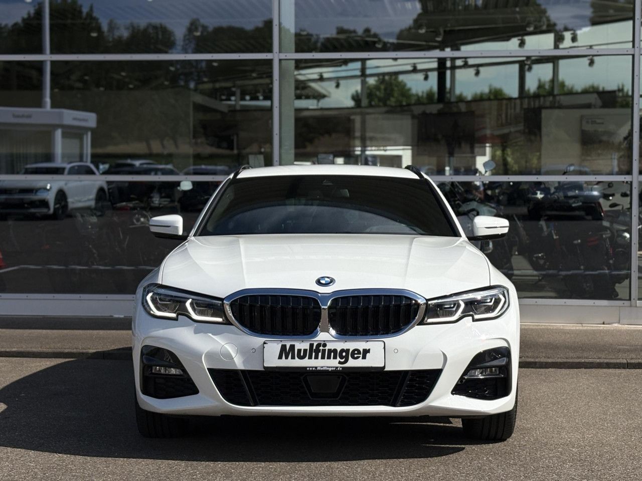 BMW 330e T. M Sport - Samsaru's Car Outlet
