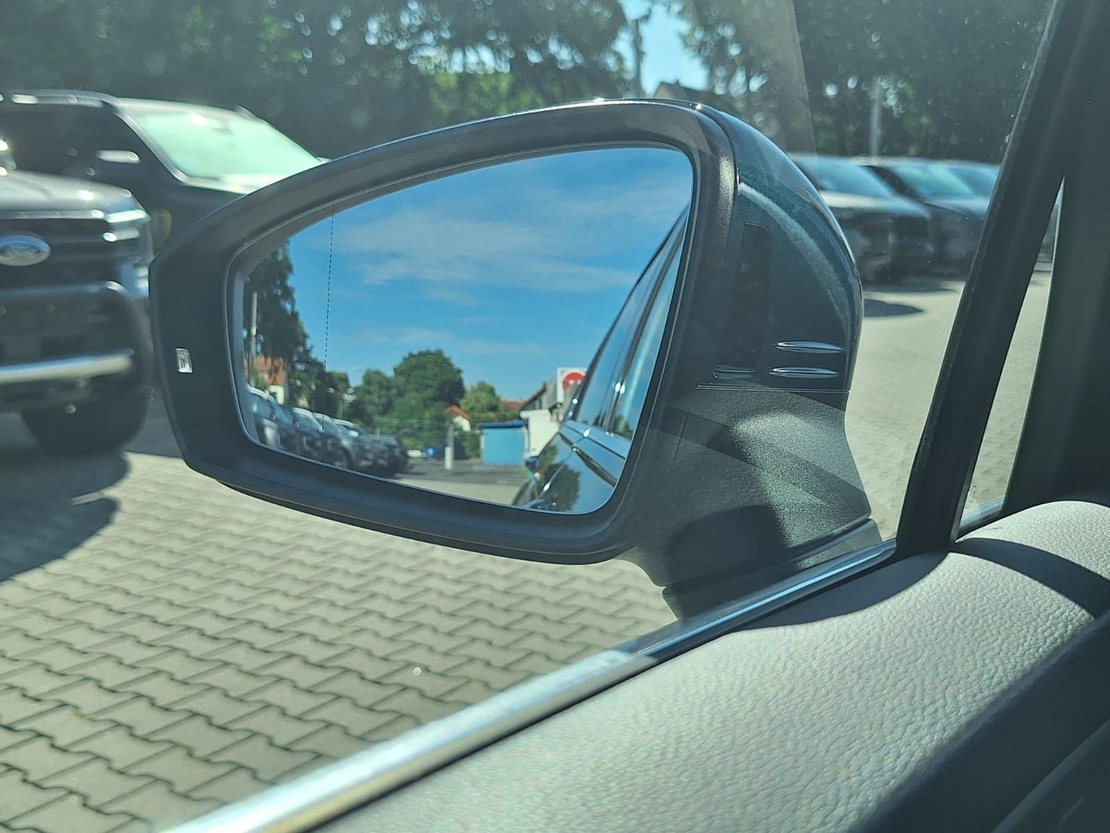 Volkswagen Tiguan R-Line 4Motion DSG - Samsaru's Car Outlet