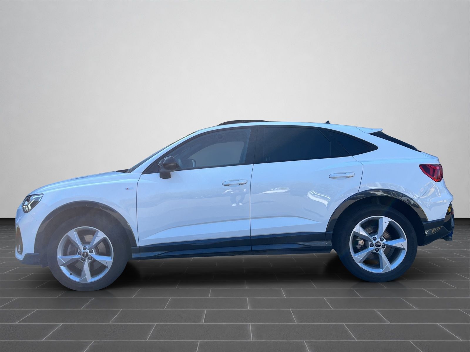 Audi Q3 Sportback S line 45 2.0 TFSI - Samsaru's Car Outlet