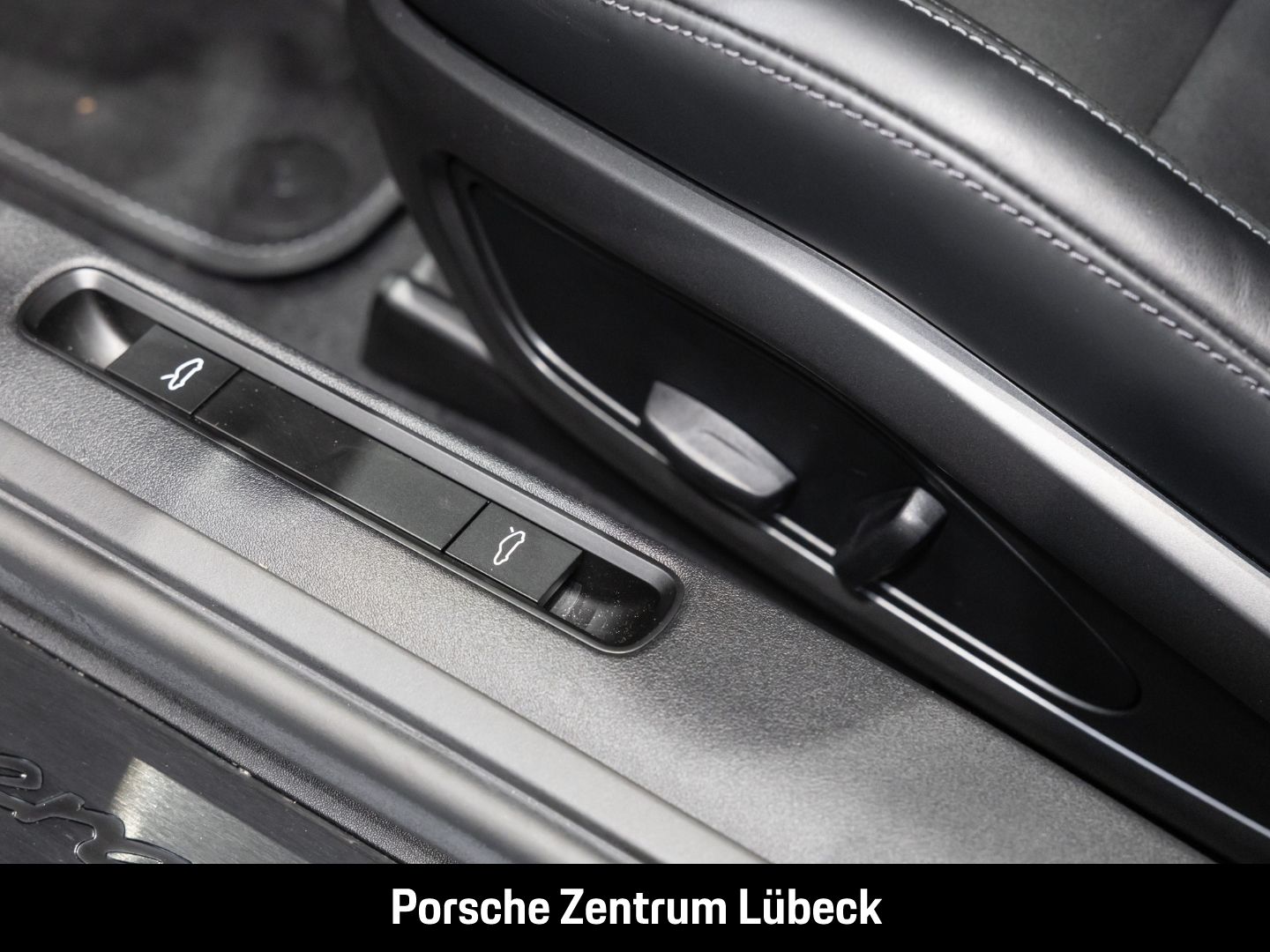 Porsche 992 911 Carrera 4 GTS BOSE Sportabgasanlage LED