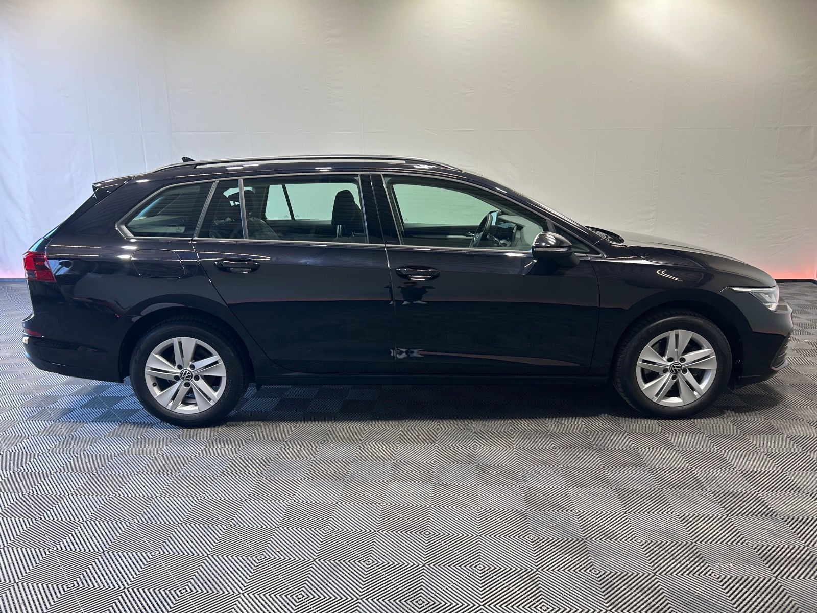 Volkswagen Golf Variant Life 2.0 TDI - Samsaru's Car Outlet