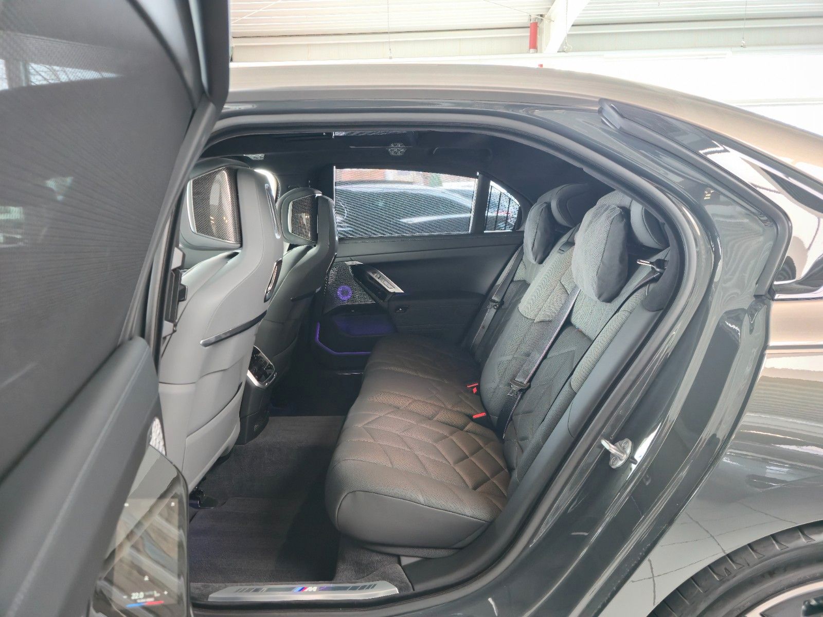BMW 740d xDrive M Sport Fond Entertaiment B&W Sound