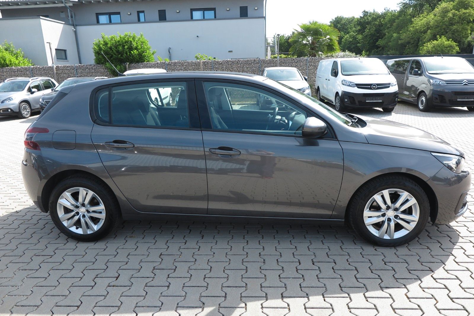 Peugeot 308 Active - Samsaru's Car Outlet