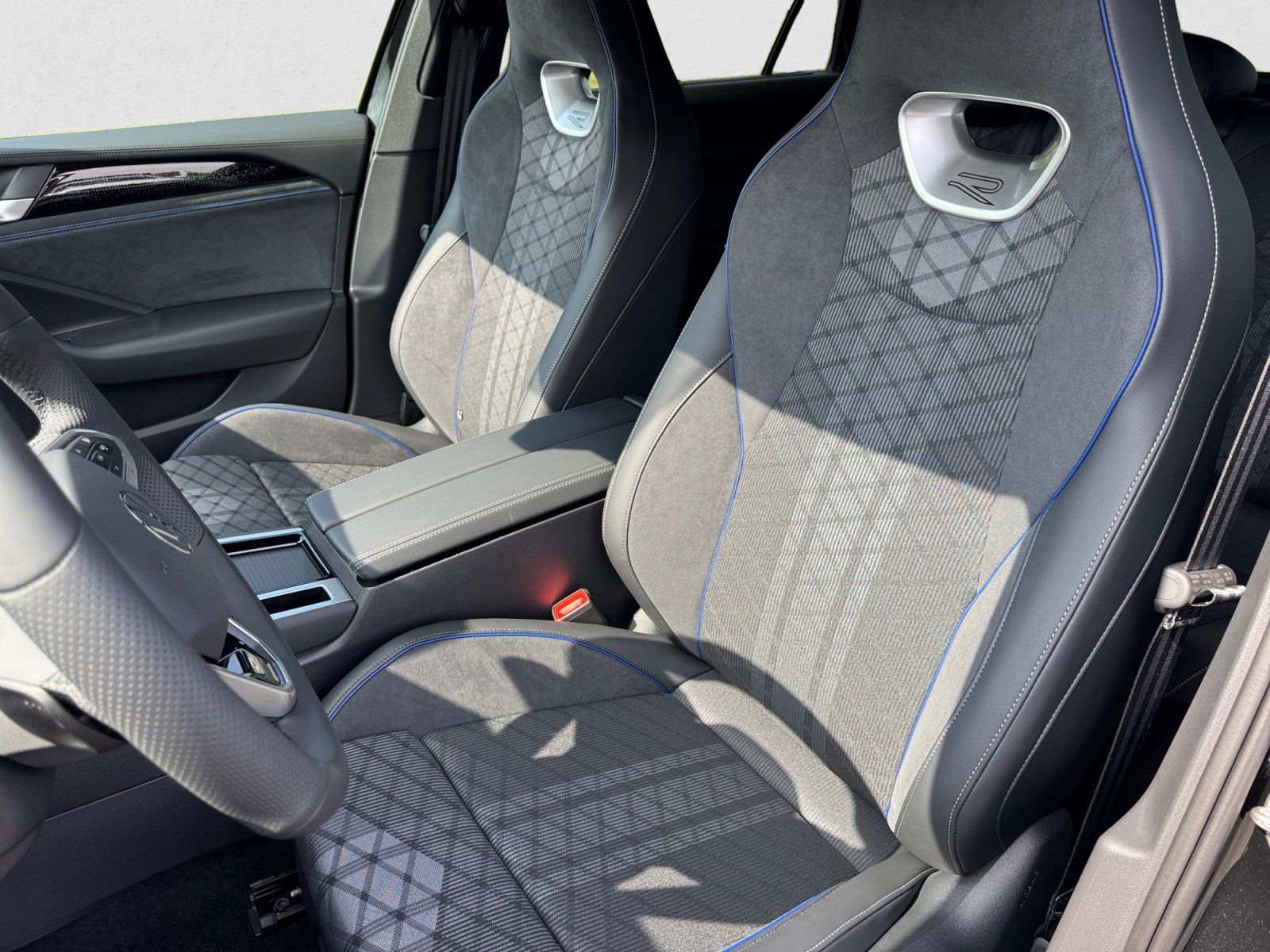 Volkswagen Passat Variant R-Line TDI DSG 4Motion|AHK|NAVI|A