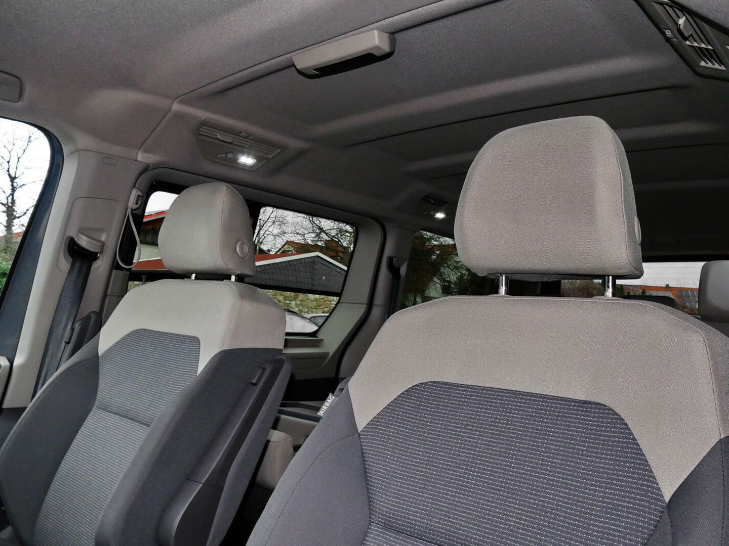 Volkswagen T7 Multivan Basis - Samsaru's Car Outlet