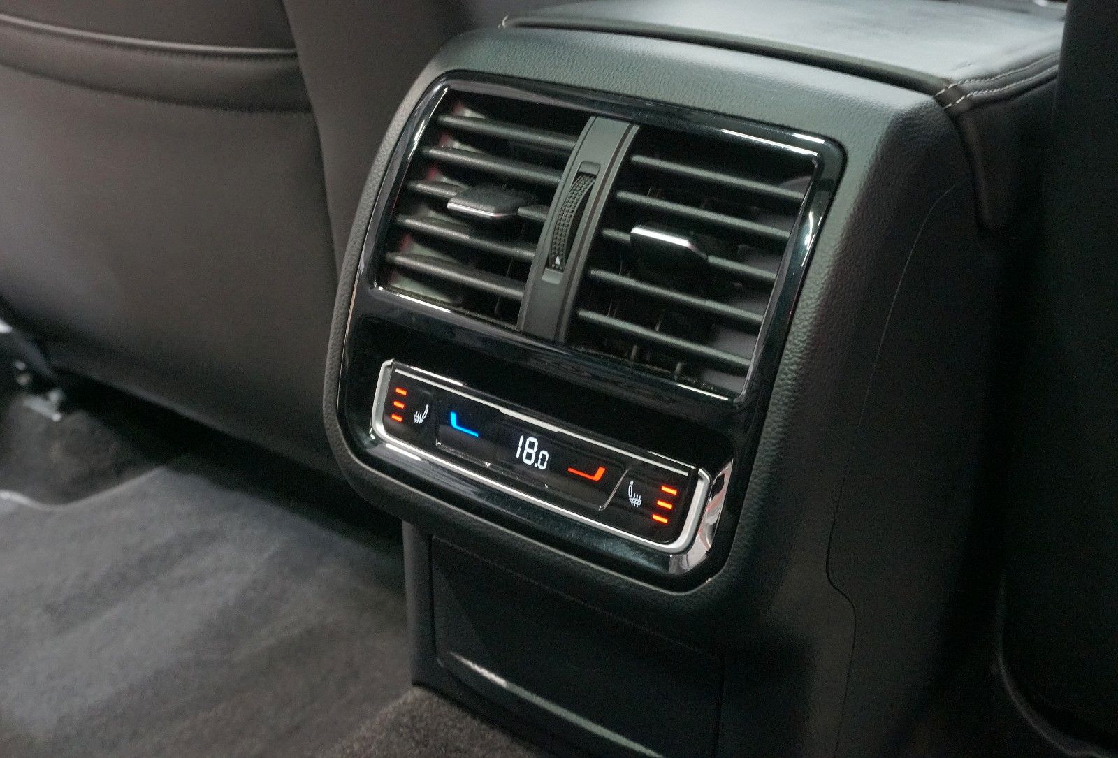 Volkswagen Passat Variant R-Line 4Motion 2.0 TDI*AHK*PANO