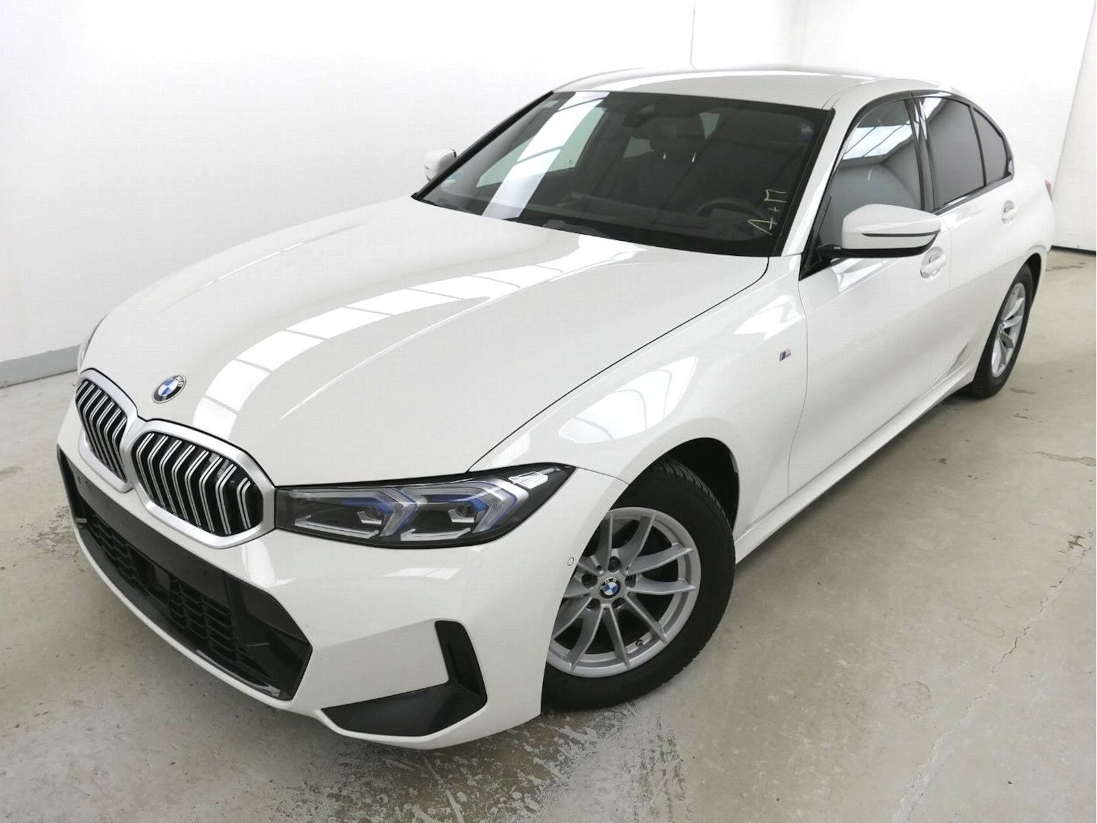 BMW 320i M Sportpaket - Samsaru's Car Outlet