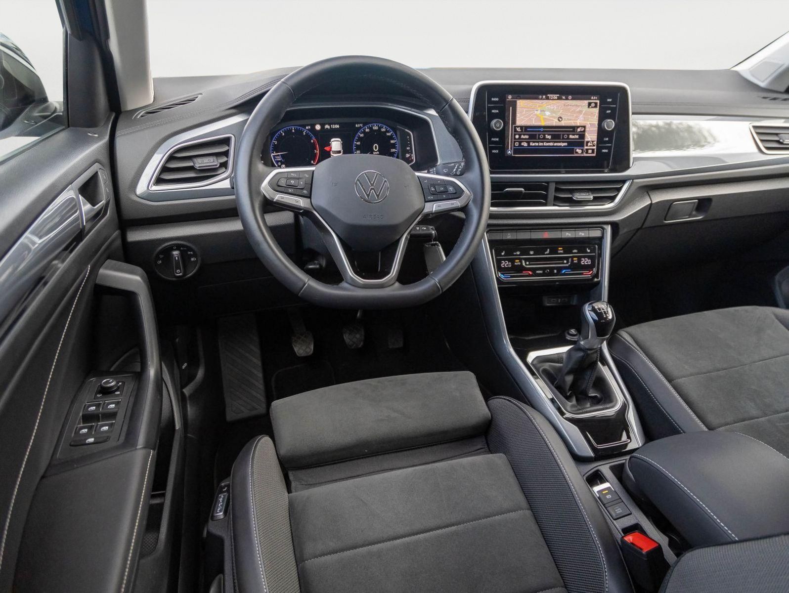 Volkswagen T-Roc 1.0 TSI Style - Samsaru's Car Outlet