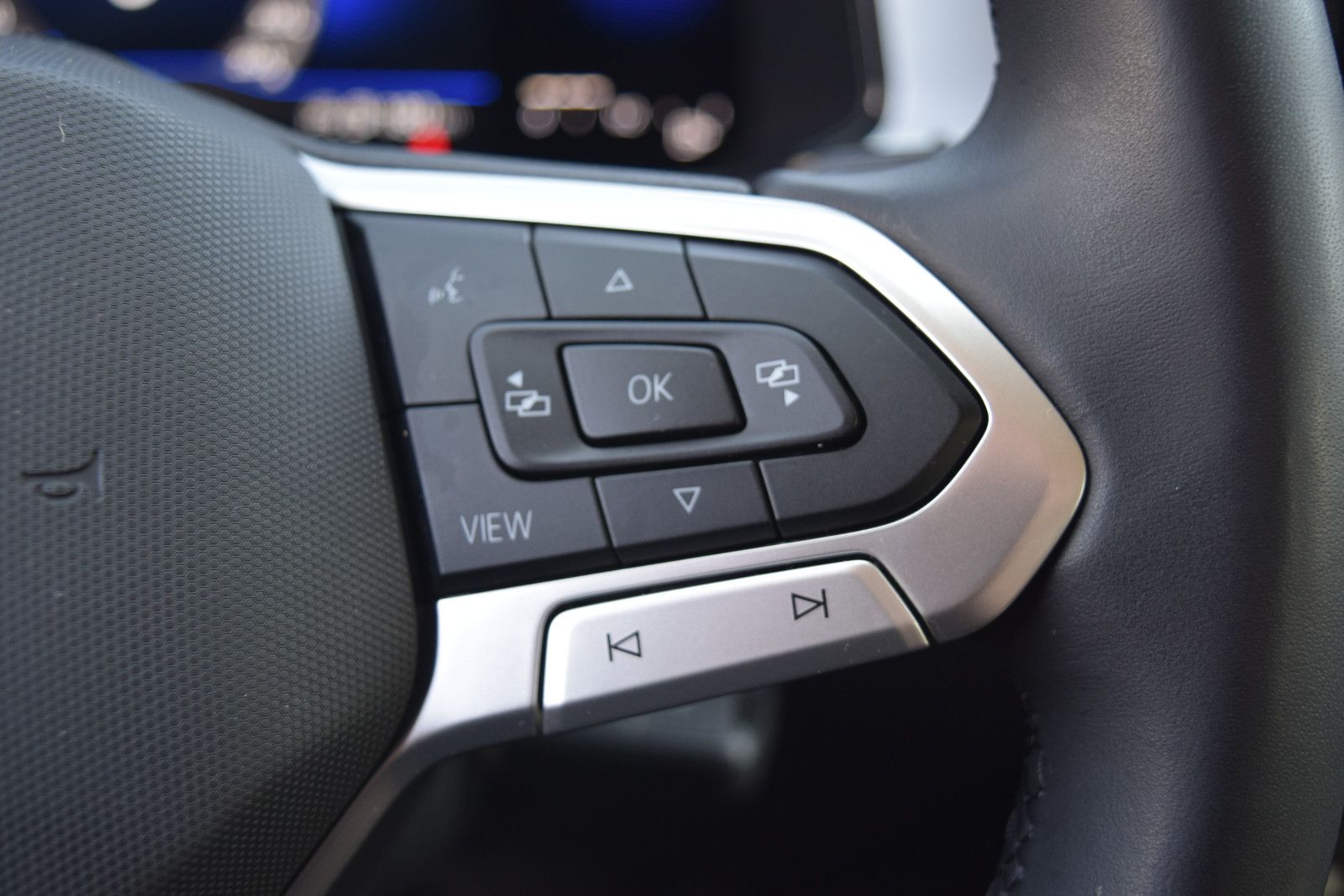 Volkswagen T-Roc Life - Samsaru's Car Outlet