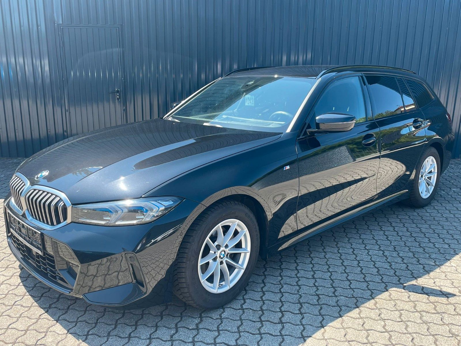 BMW 320D Aut Touring M SPORT - Samsaru's Car Outlet