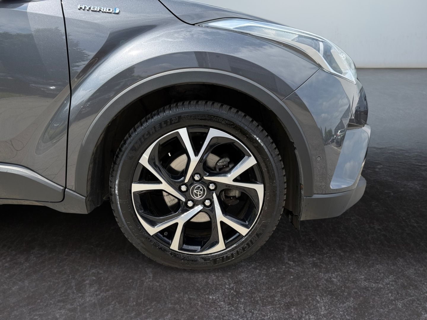 Toyota C-HR 1.8 Hybrid Club - Samsaru's Car Outlet