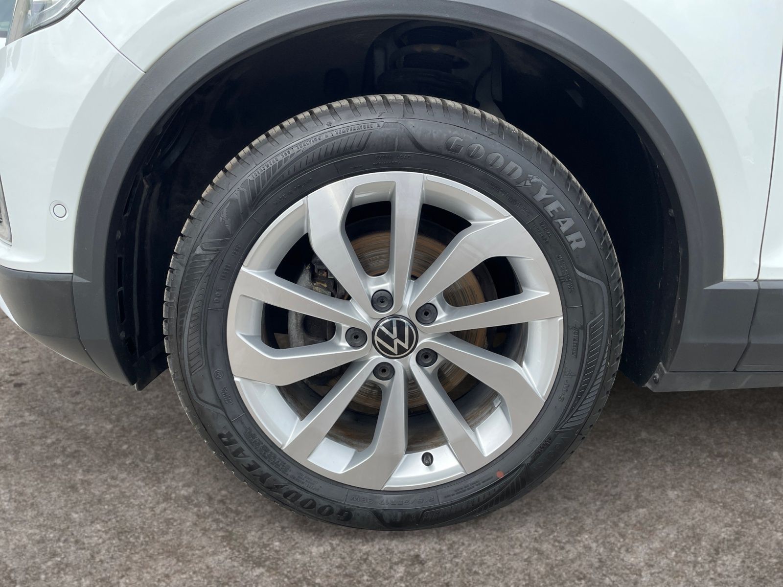 Volkswagen T-Roc 1.5 TSI DSG Facelift Style - Samsaru's Car Outlet
