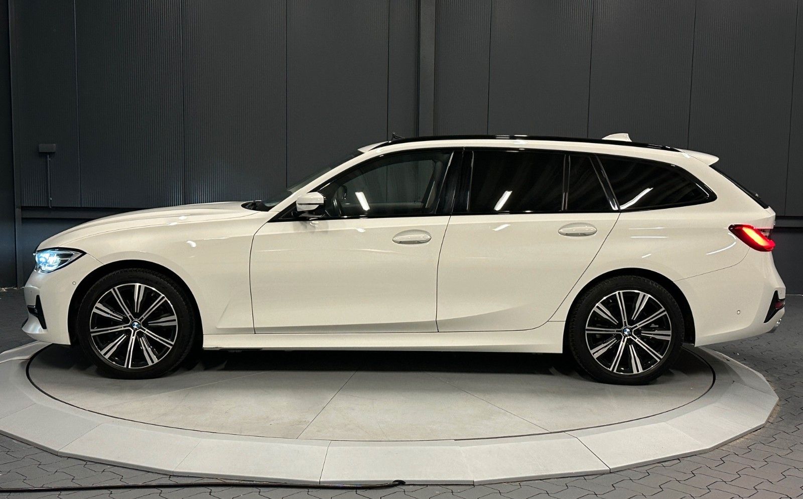 BMW 320d xDrive Sport Line - Samsaru's Car Outlet