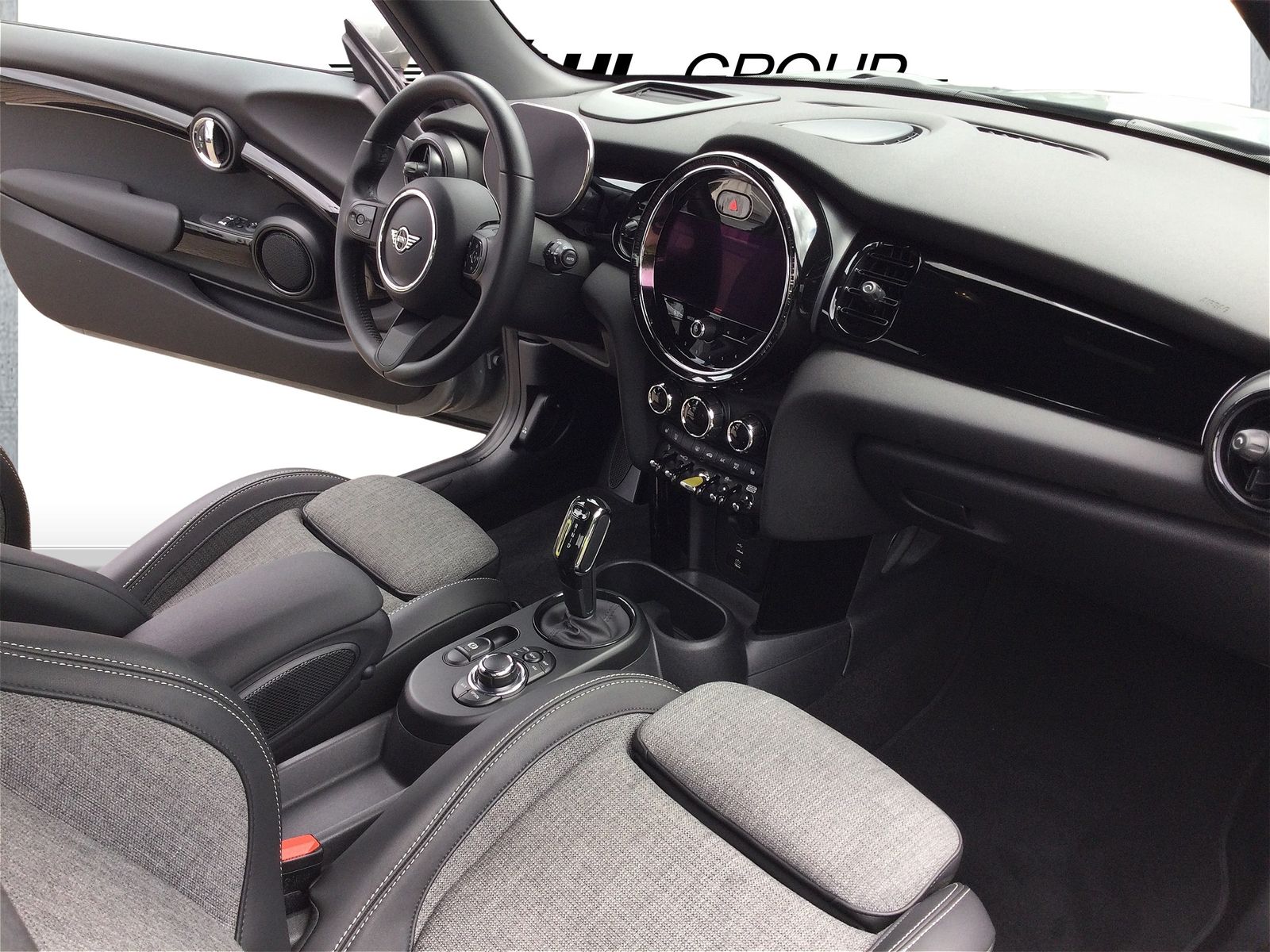 MINI Cooper SE CLASSIC - Samsaru's Car Outlet