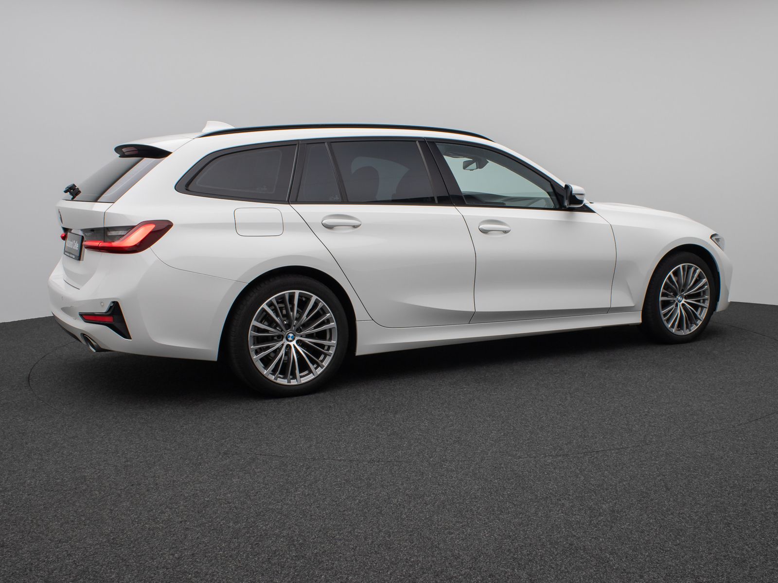 BMW 320d SportLine - Samsaru's Car Outlet