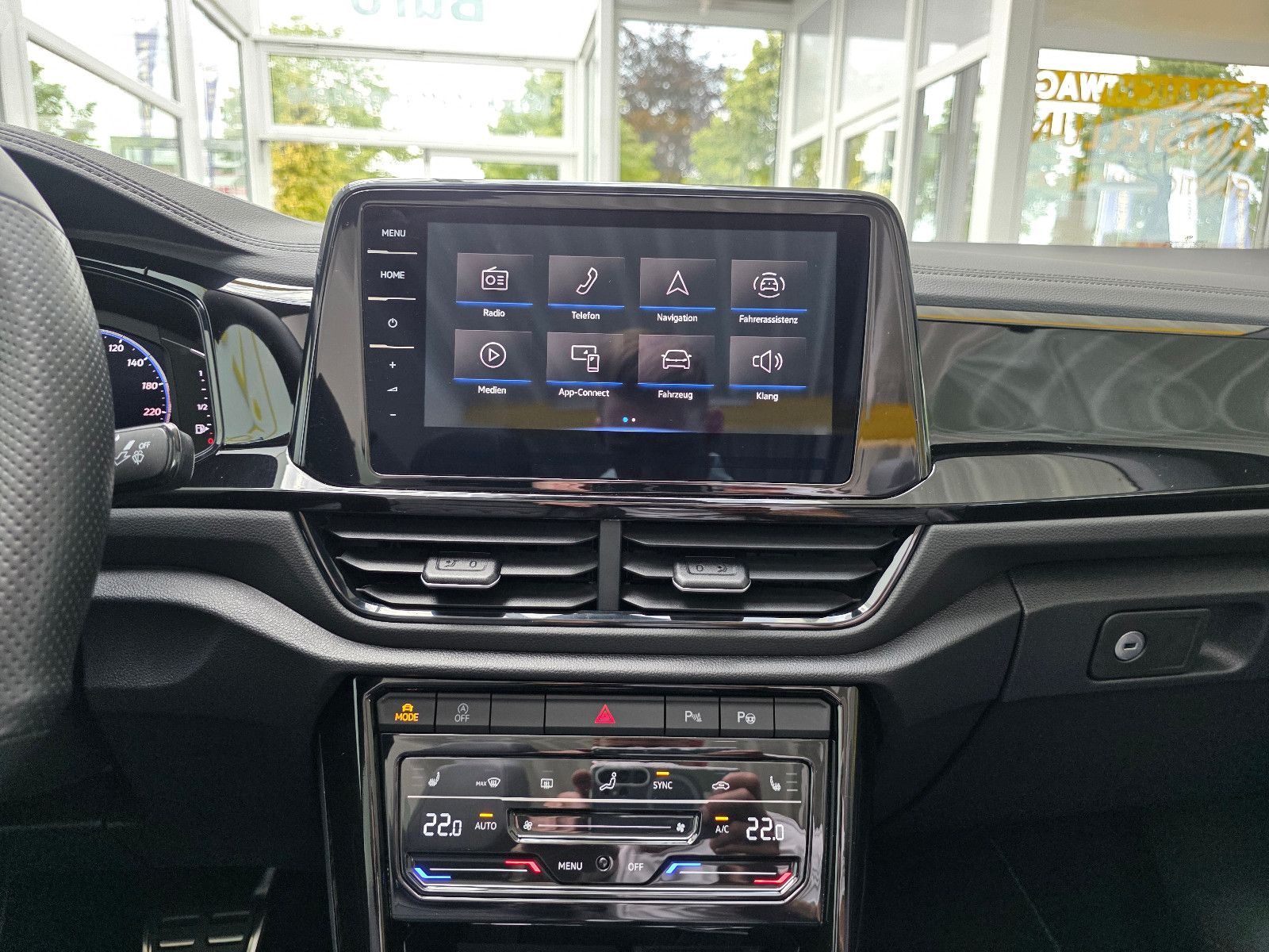 Volkswagen T-Roc R-Line Black - Samsaru's Car Outlet