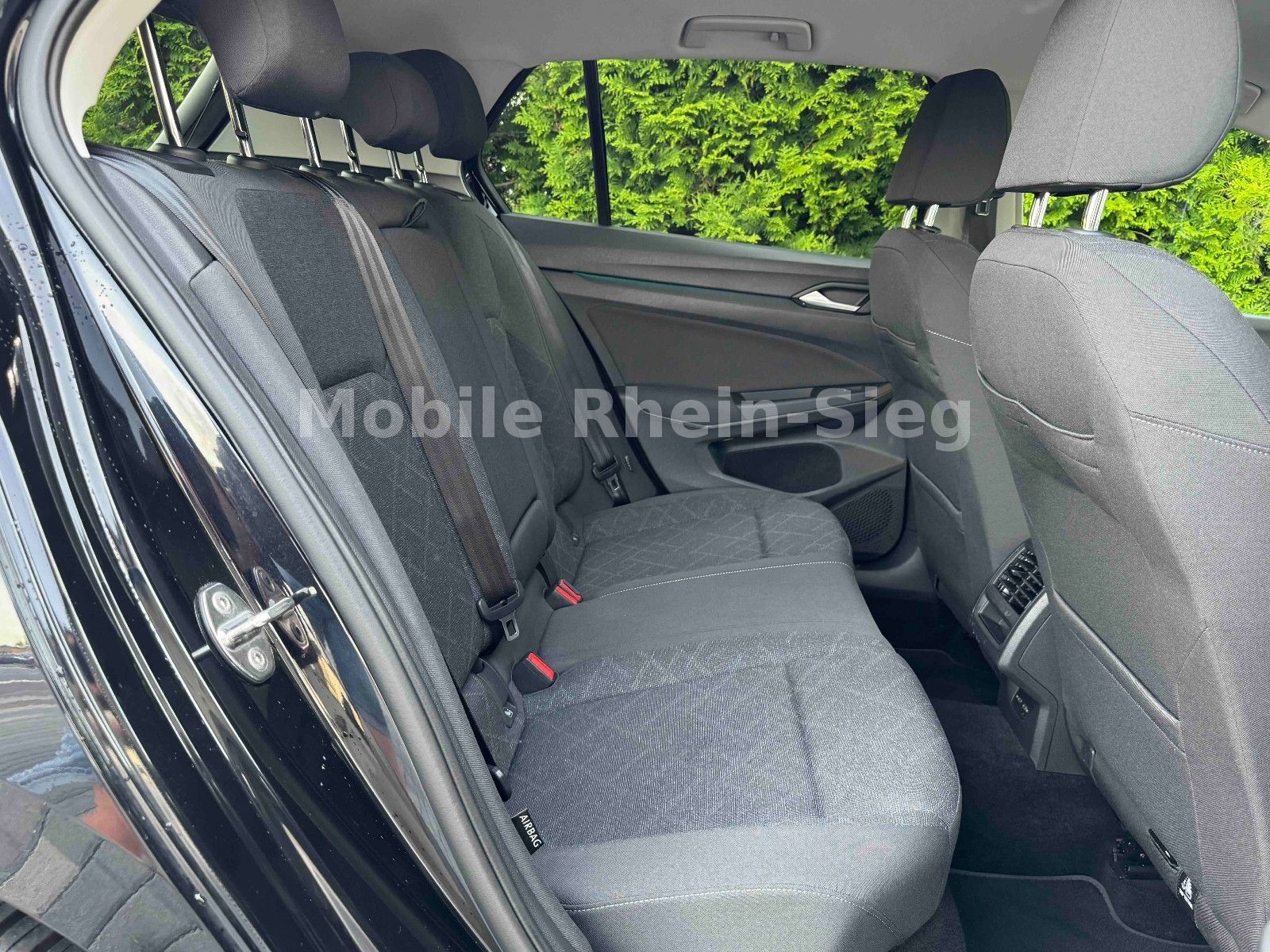Volkswagen Golf 8 2.0 TDI Life - Samsaru's Car Outlet