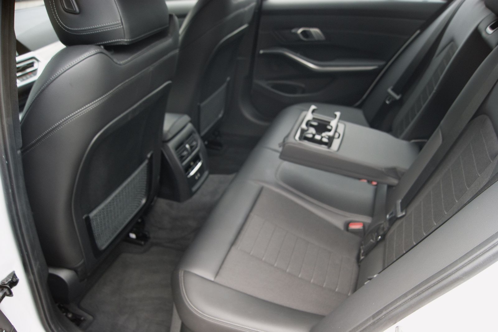 BMW 320d LIM SPORT-LINE - Samsaru's Car Outlet