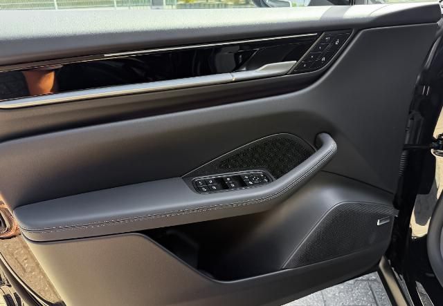 Porsche Macan 4 Electric AHK Bose Pano LUFT Sport-Chrono