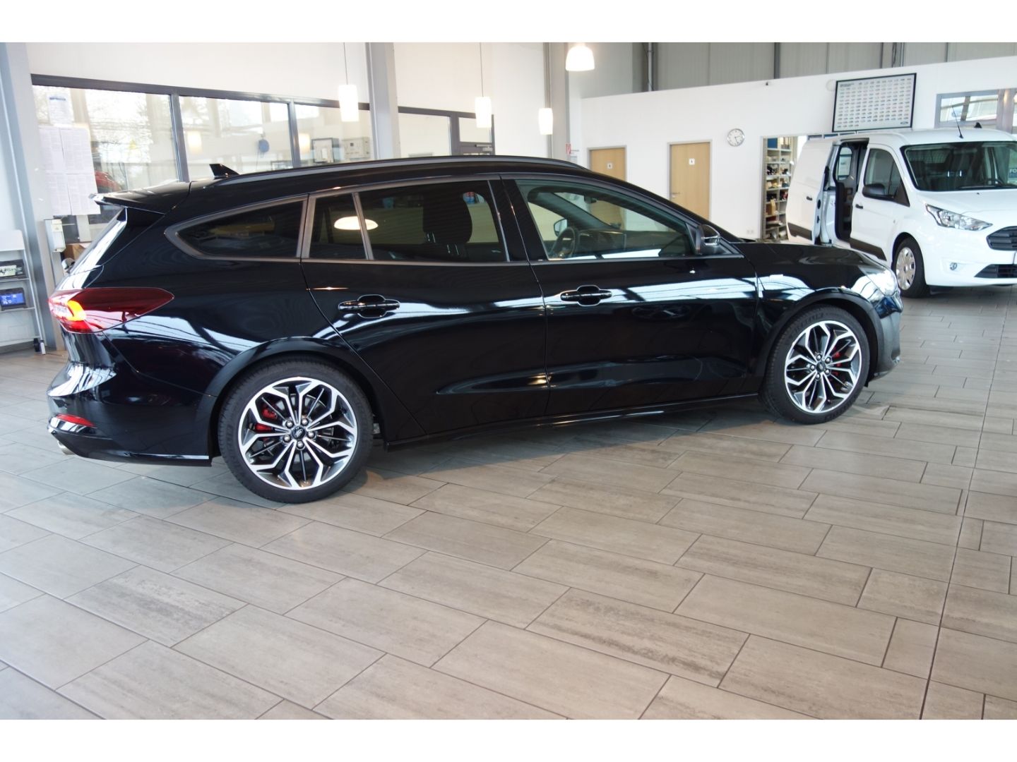 Ford Focus Turnier ST-Line X MHEV AHK PANO ACC SHZ BO