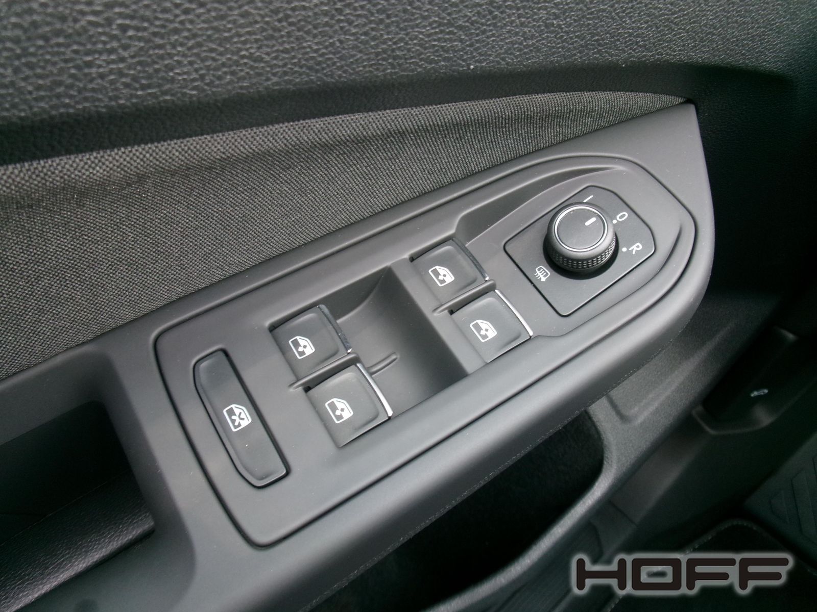 Volkswagen Golf VIII 1.0 TSI Life - Samsaru's Car Outlet