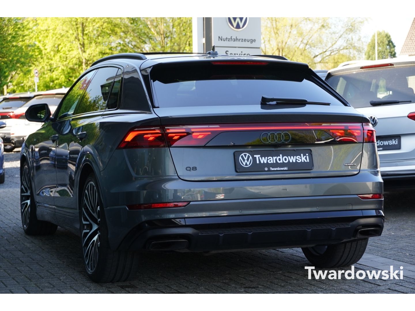Audi Q8 S line Pano HUD Matrix 23'' B&O AHK 360°