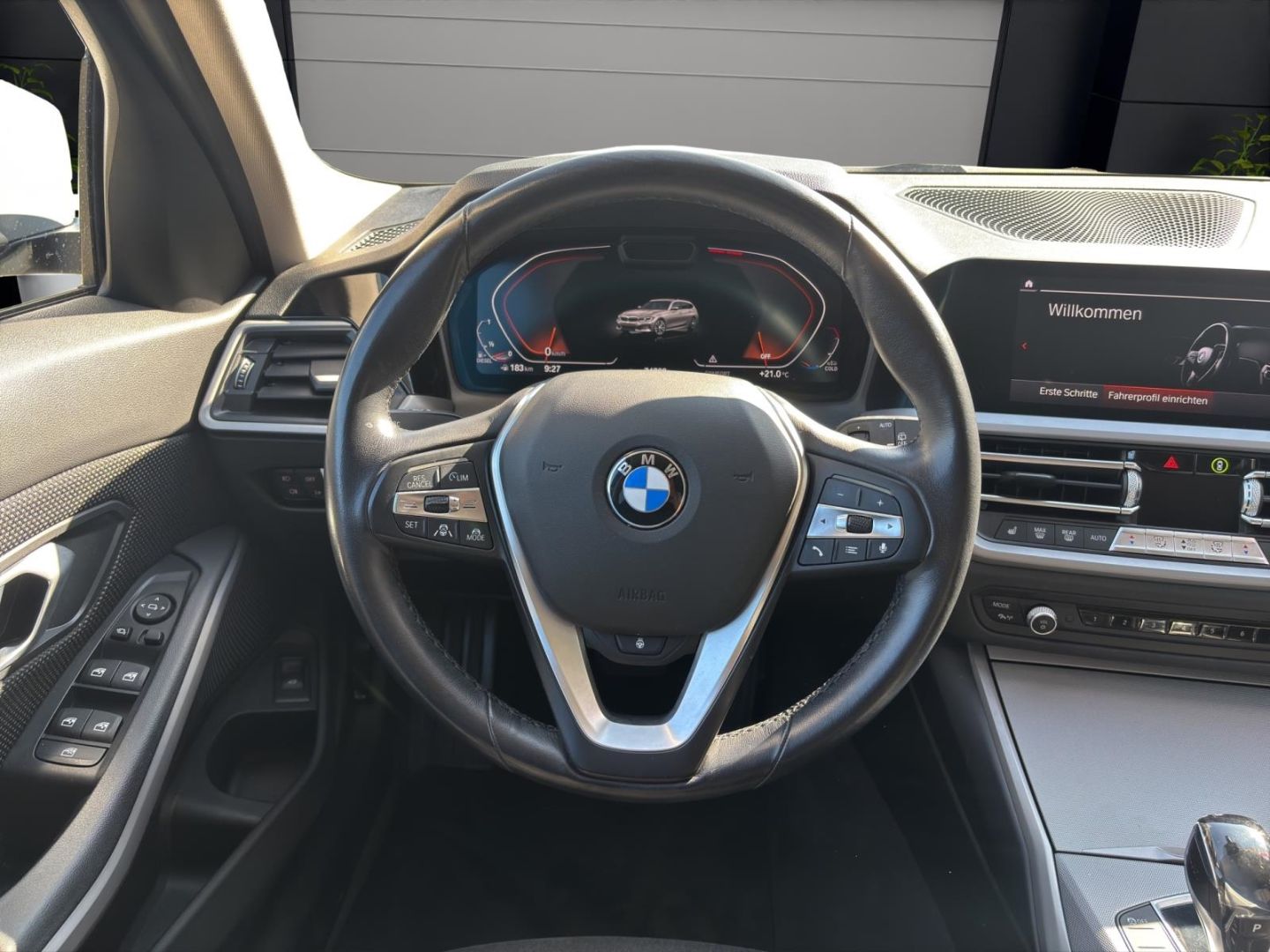 BMW 320 xDrive Advantage - Samsaru's Car Outlet