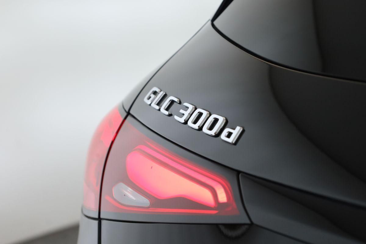 Mercedes-Benz GLC 300 d 4M AMG Advanced Night DIGITAL Pano AHK