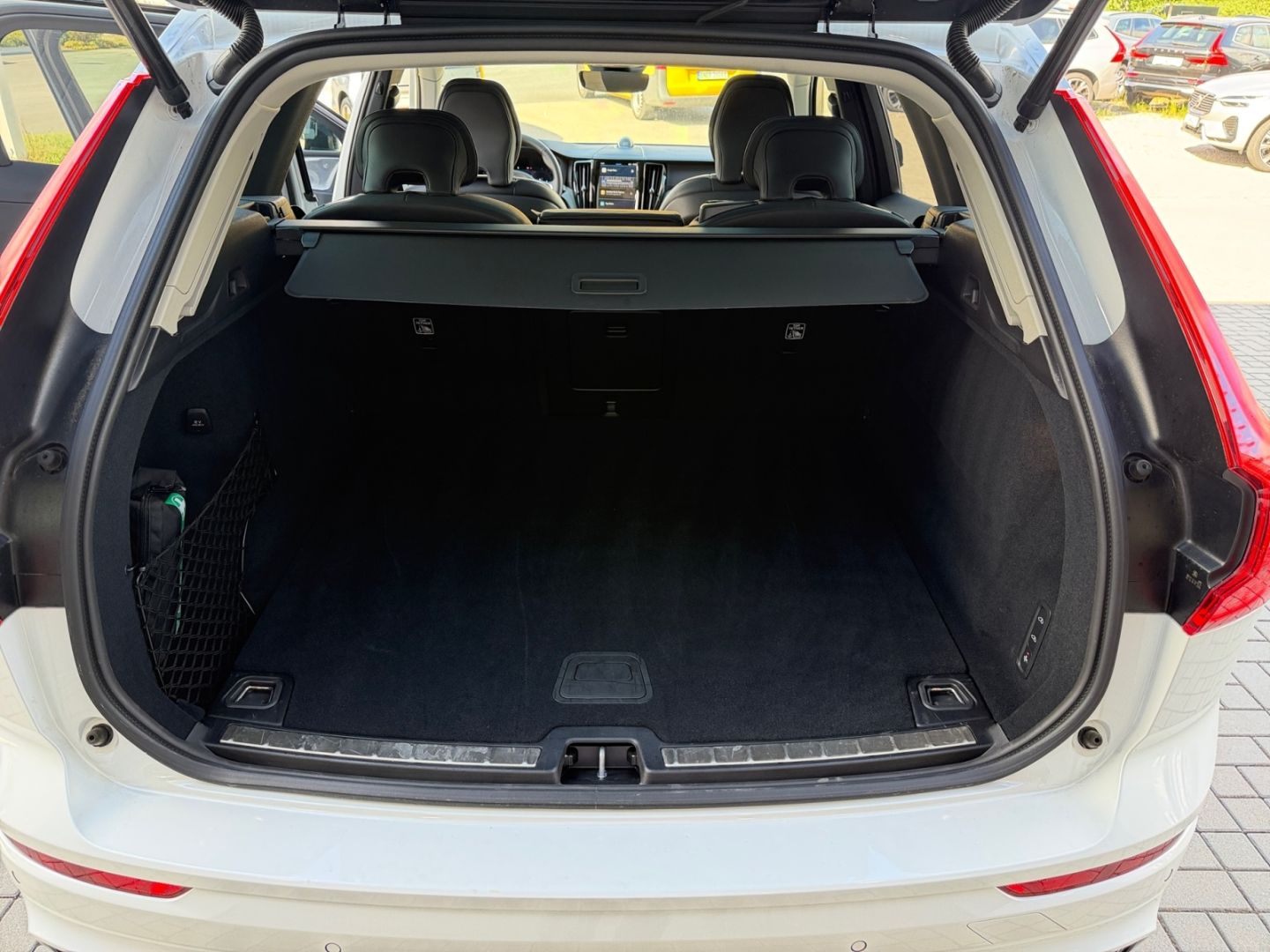 Volvo XC60 Ultra Dark AWD B5 Benzin EU6d HUD AD AHK Di