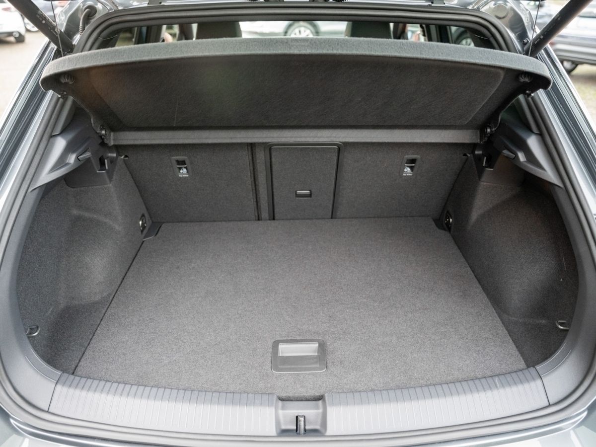 Volkswagen T-ROC Sport 1.5 TSI - Samsaru's Car Outlet