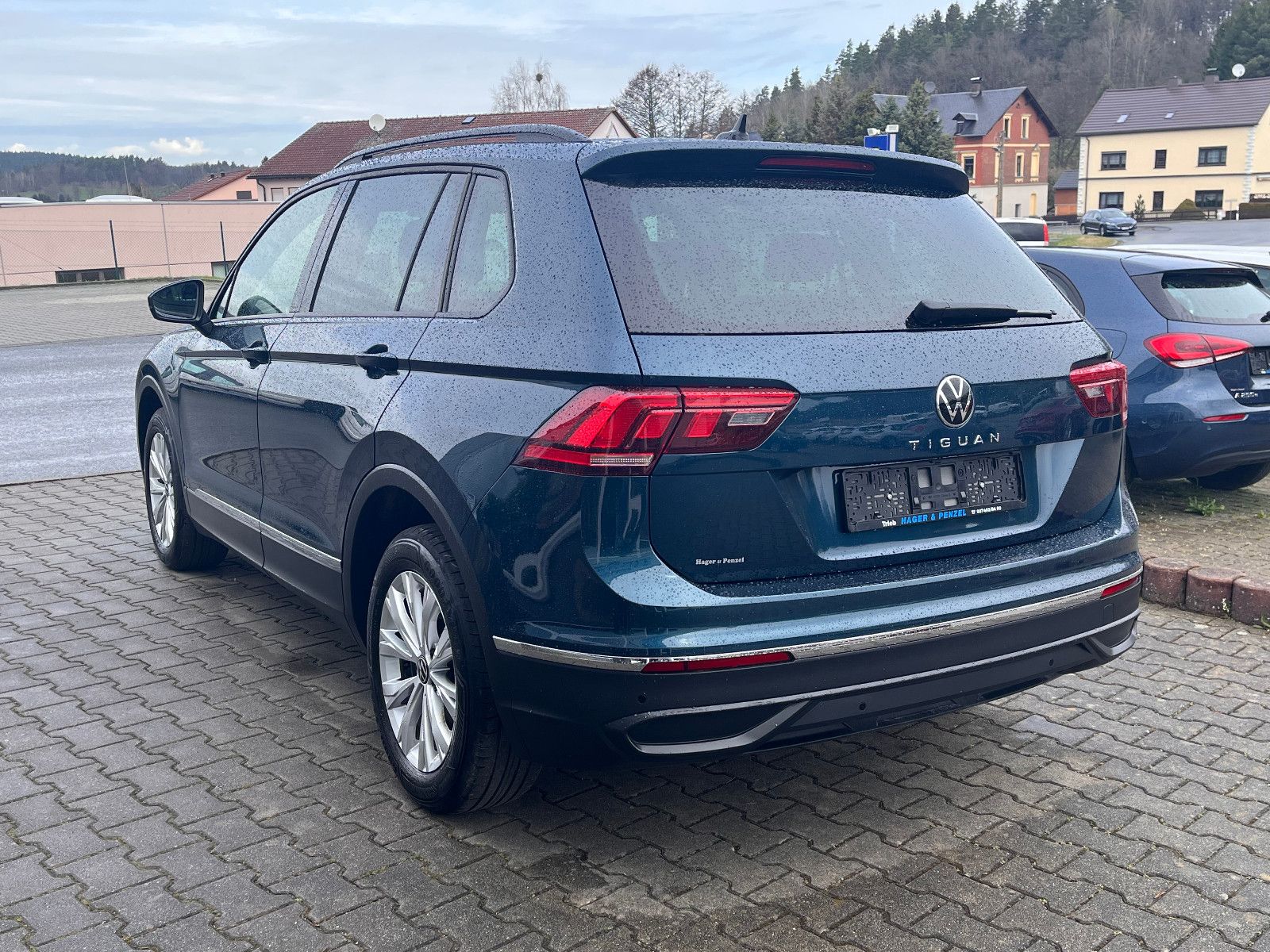 Volkswagen Tiguan Life - Samsaru's Car Outlet