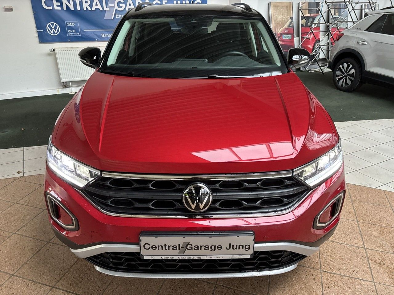 Volkswagen T-Roc 1.0 TSI MOVE - Samsaru's Car Outlet