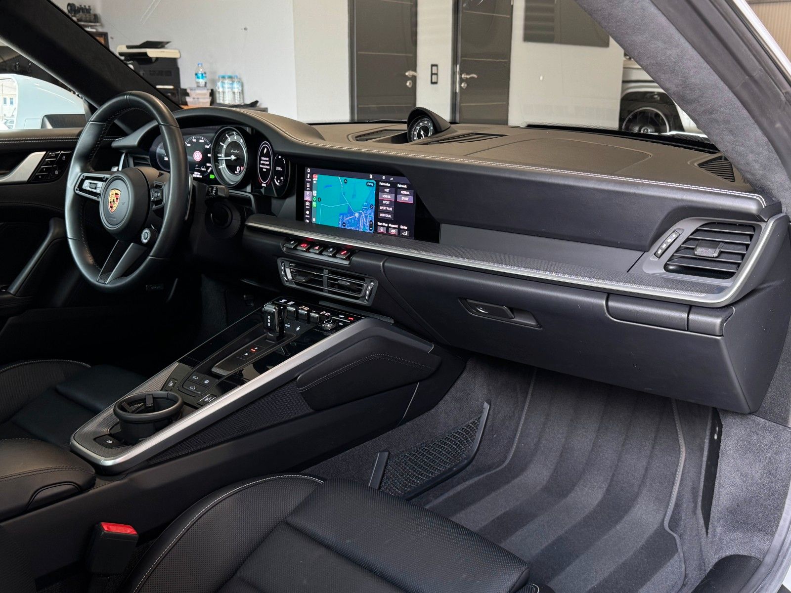 Porsche 992 Turbo - Samsaru's Car Outlet