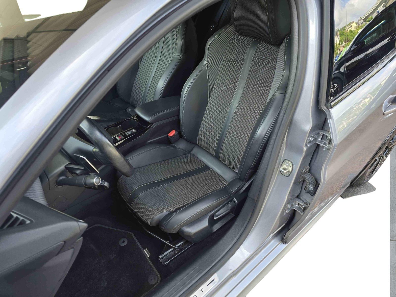 Peugeot 208 1.2 Pure Tech 100 GT - Samsaru's Car Outlet