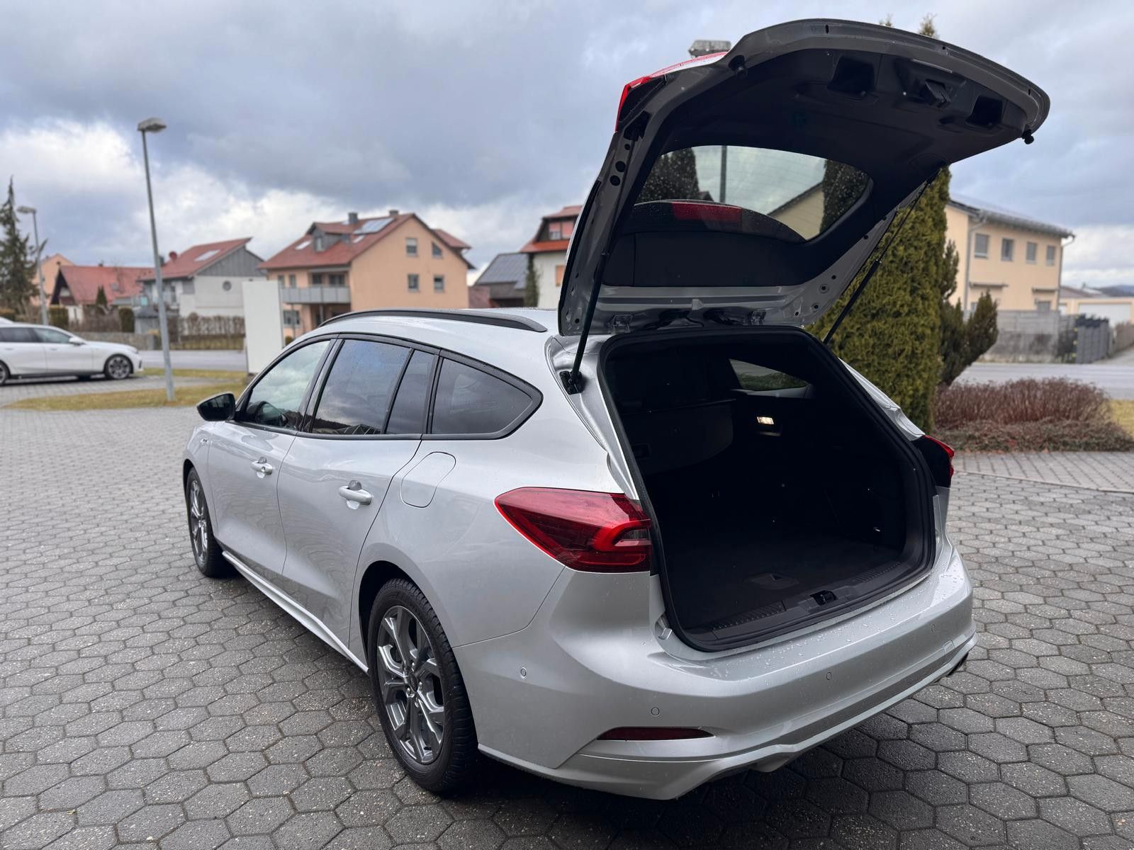 Ford Focus Turnier ST-Line KAMERA DAB AHK LED