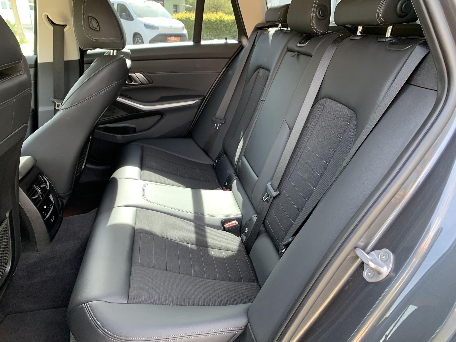 BMW 330i Touring Sport Line - Samsaru's Car Outlet