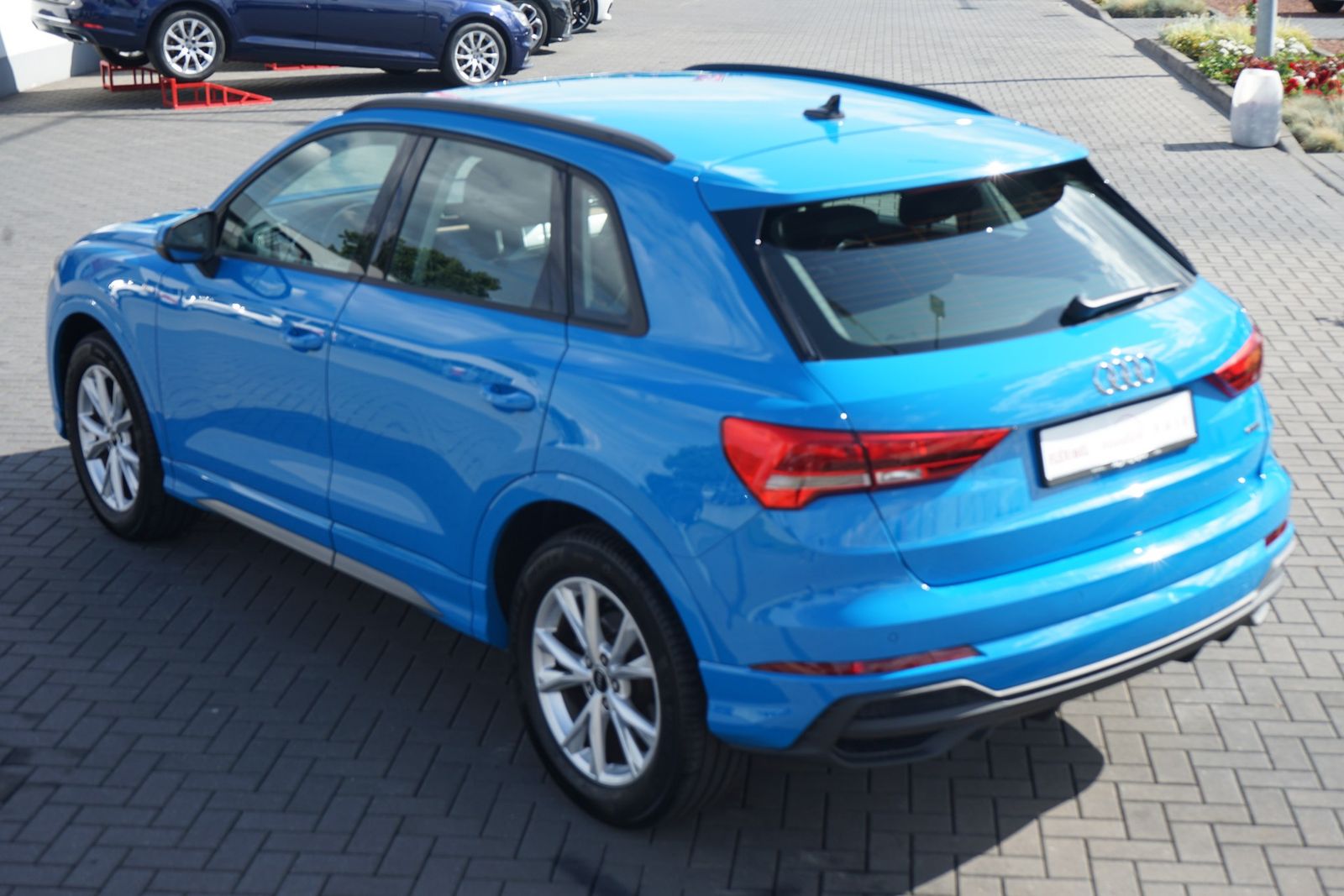 Audi Q3 35 2.0 TDI quattro S line - Samsaru's Car Outlet