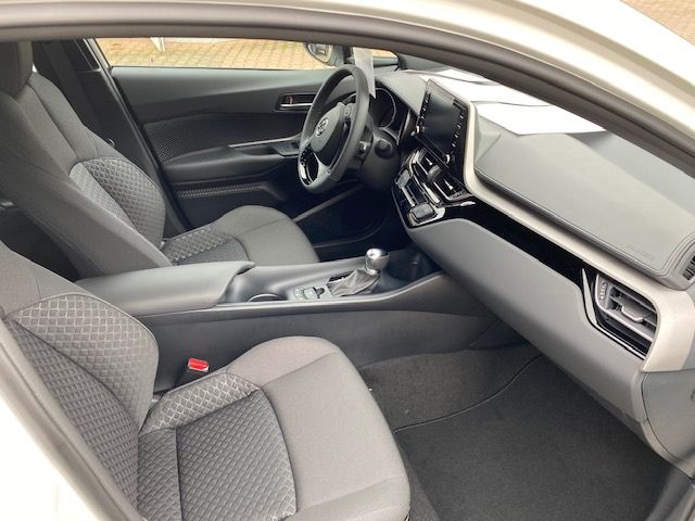 Toyota C-HR Hybrid Flow - Samsaru's Car Outlet