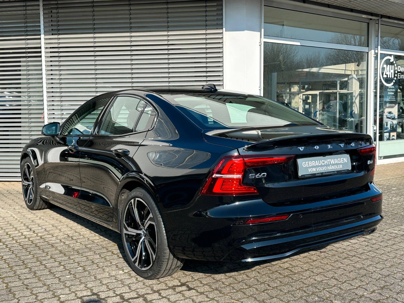 Volvo S60 B4 Plus Dark*Licht-P*Winter-P*19 Zoll*Harman