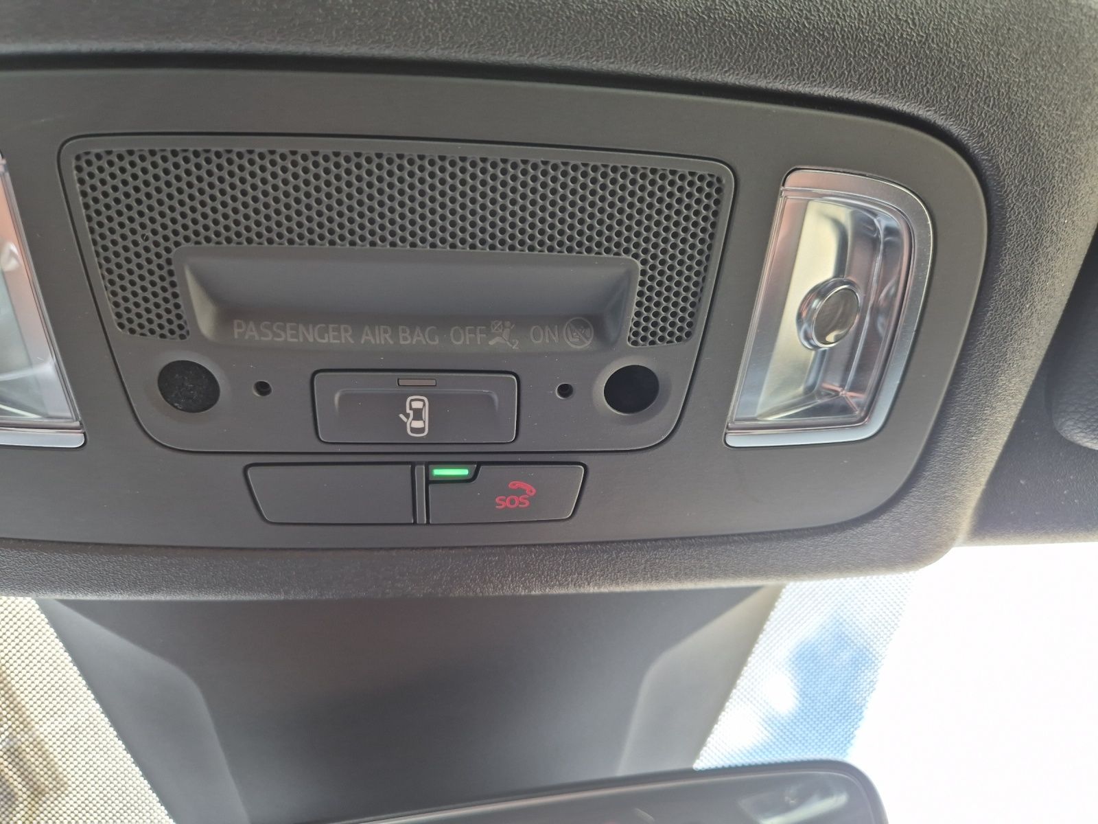 Volkswagen T-Roc TSI R-Line - Samsaru's Car Outlet