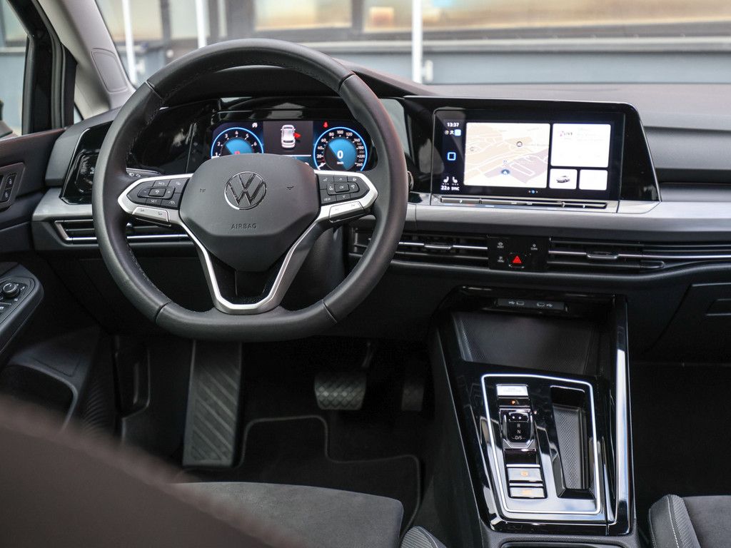 Volkswagen Golf VIII 1.5 e TSI Style DSG - Samsaru's Car Outlet