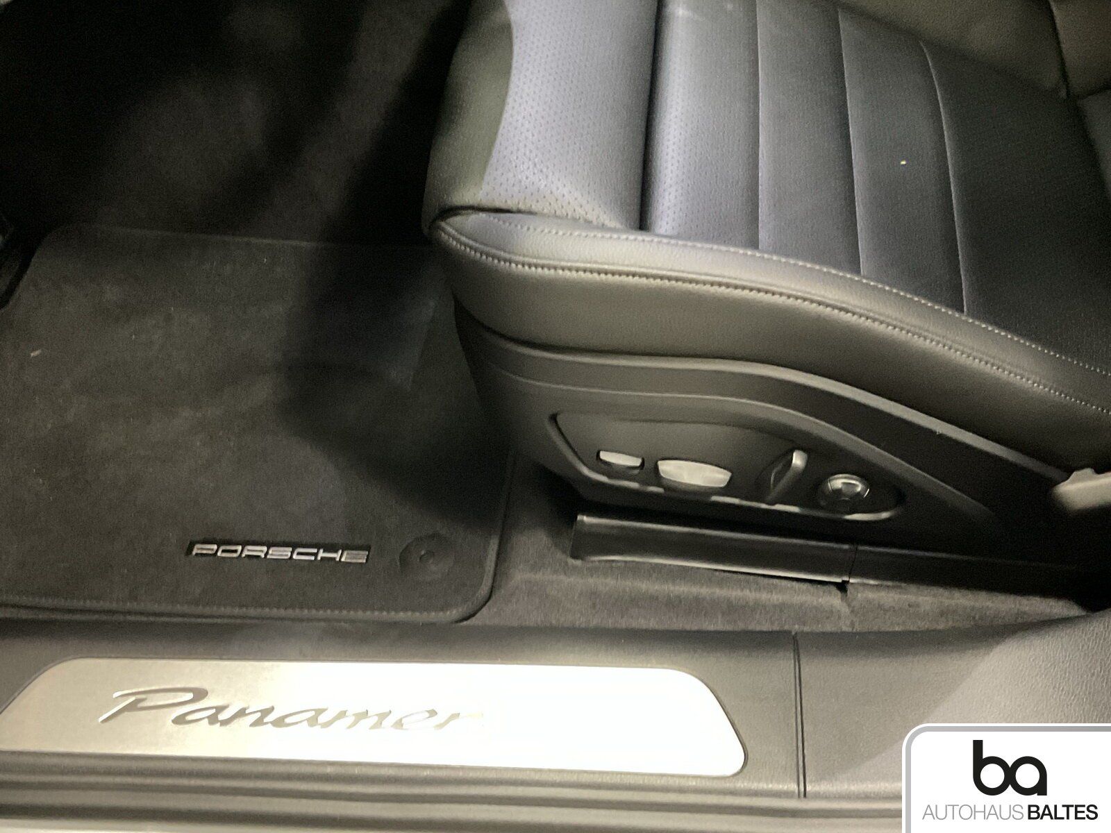 Porsche Panamera 4 Pano/Luft/Inno/4+1/Spur/BeiDis/AHK