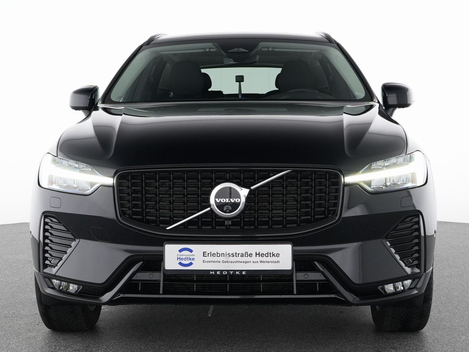 Volvo XC60 B5 Benzin AWD Plus Dark - Samsaru's Car Outlet