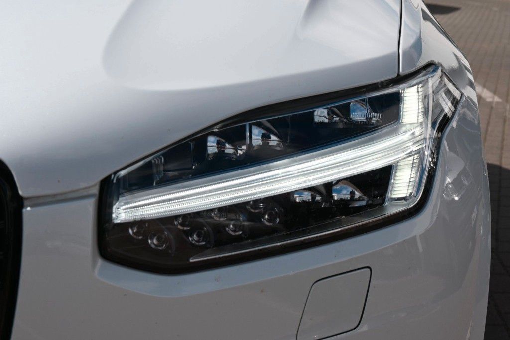 Volvo XC90 Ultimate Dark B5*PANO*B&W*LUFT*STHZ*22*